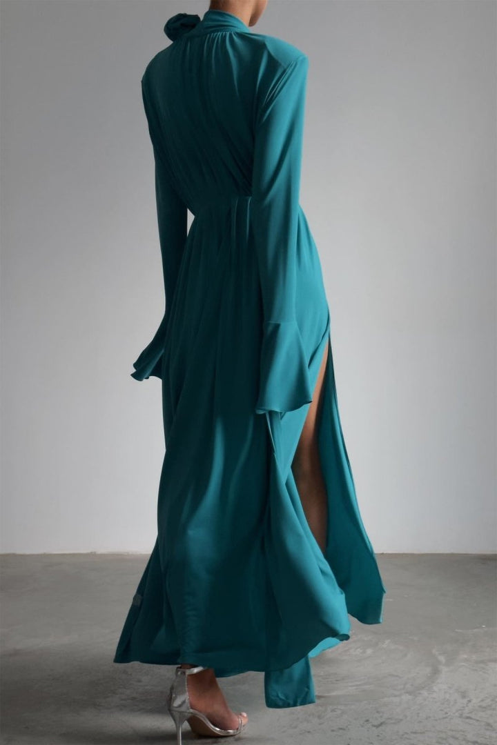 Model trägt Yedda Maxikleid - KYMA