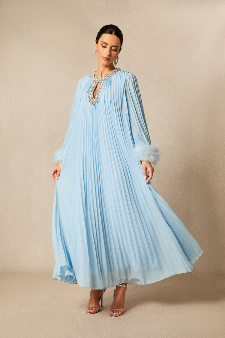 Detail der gefiederten Ärmel am Yvonne Kleid KYMA
