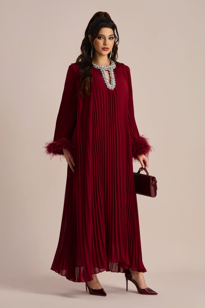 Yvonne Diamante gefiedertes plissiertes Maxi-Chiffonkleid Rückansicht - KYMA
